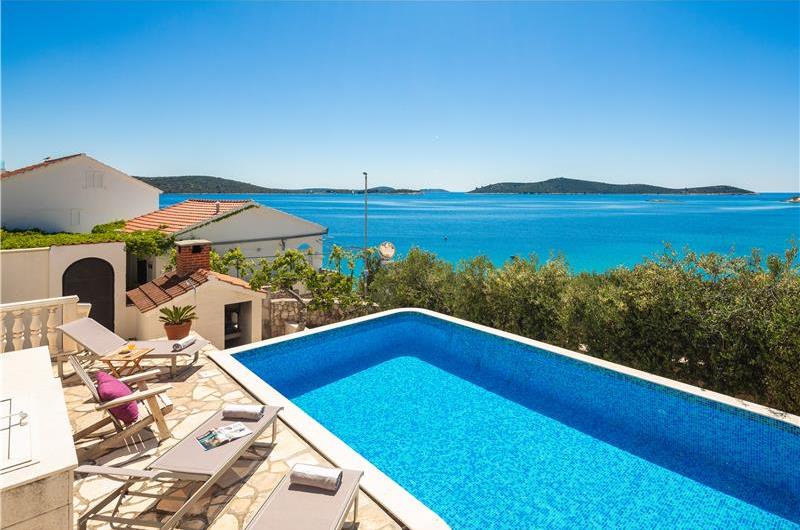 4 Bedroom Villa with Pool in Sevid near Primosten, Sleeps 8