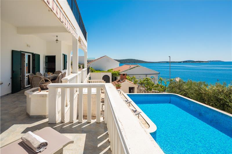 4 Bedroom Villa with Pool in Sevid near Primosten, Sleeps 8