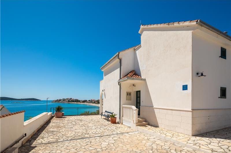 4 Bedroom Villa with Pool in Sevid near Primosten, Sleeps 8