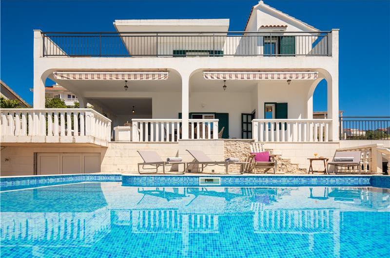4 Bedroom Villa with Pool in Sevid near Primosten, Sleeps 8
