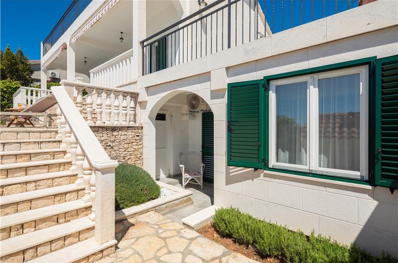 4 Bedroom Villa with Pool in Sevid near Primosten, Sleeps 8