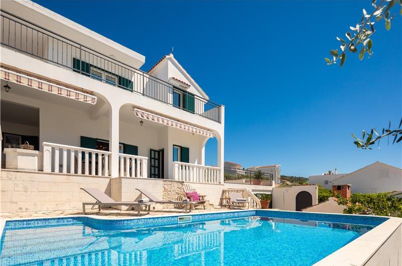 4 Bedroom Villa with Pool in Sevid near Primosten, Sleeps 8