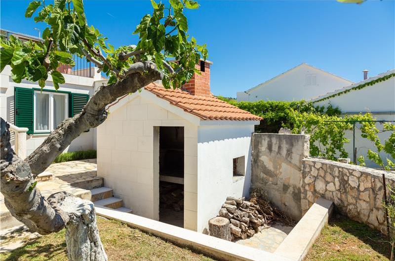 4 Bedroom Villa with Pool in Sevid near Primosten, Sleeps 8