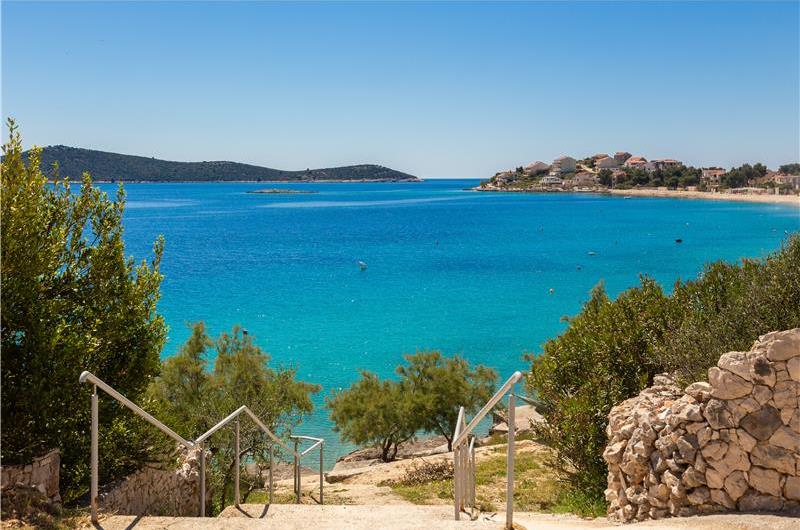 4 Bedroom Villa with Pool in Sevid near Primosten, Sleeps 8