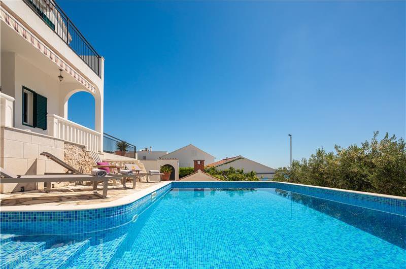 4 Bedroom Villa with Pool in Sevid near Primosten, Sleeps 8