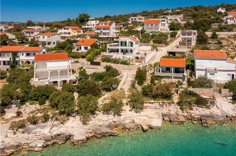 4 Bedroom Villa with Pool in Sevid near Primosten, Sleeps 8