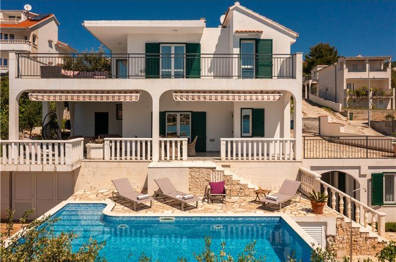 4 Bedroom Villa with Pool in Sevid near Primosten, Sleeps 8