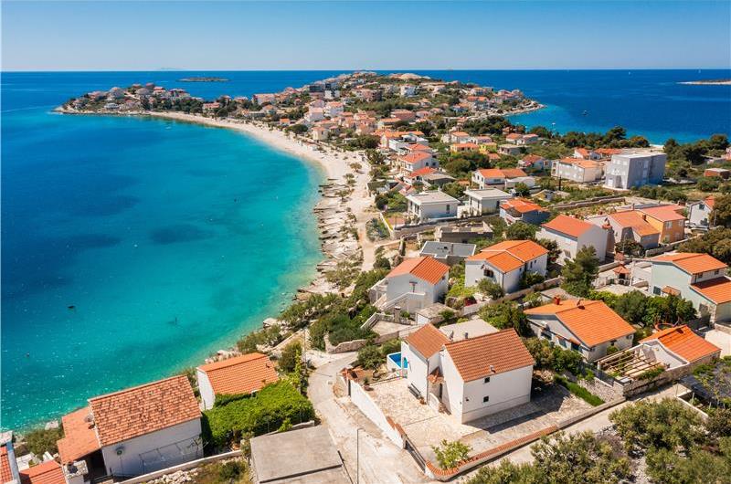 4 Bedroom Villa with Pool in Sevid near Primosten, Sleeps 8