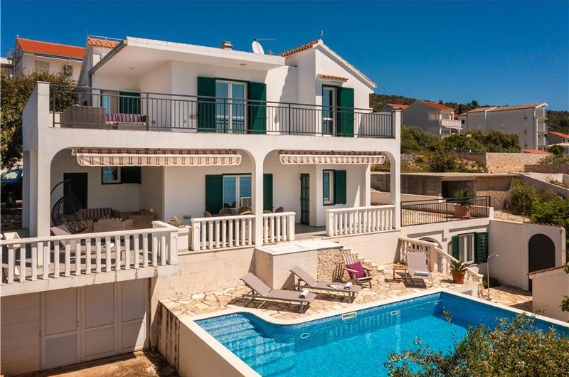 4 Bedroom Villa with Pool in Sevid near Primosten, Sleeps 8