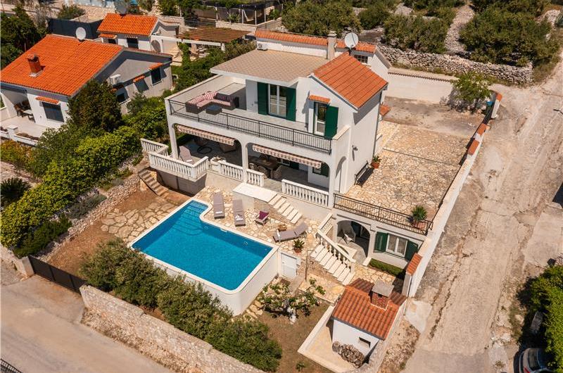 4 Bedroom Villa with Pool in Sevid near Primosten, Sleeps 8