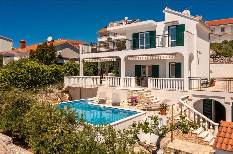 4 Bedroom Villa with Pool in Sevid near Primosten, Sleeps 8