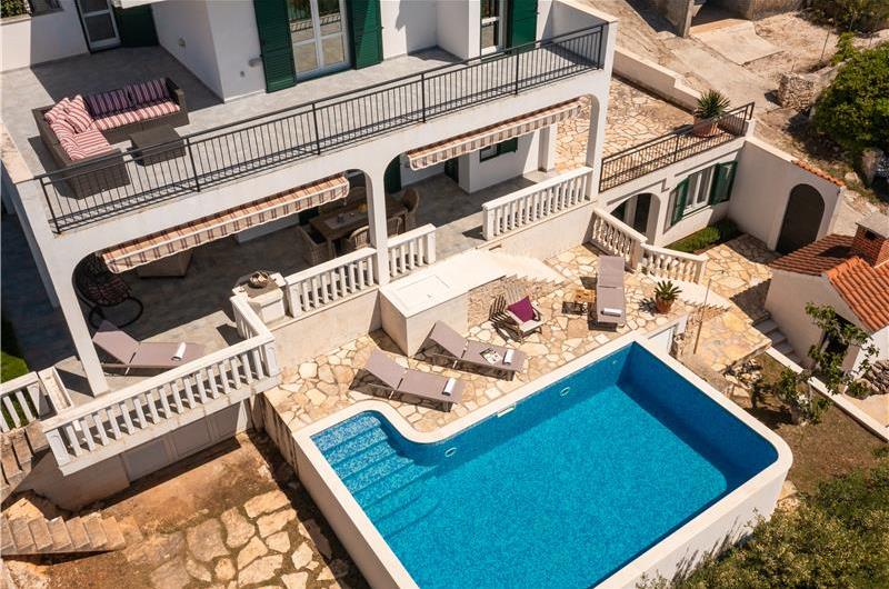 4 Bedroom Villa with Pool in Sevid near Primosten, Sleeps 8