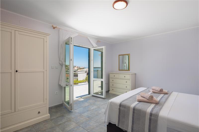 4 Bedroom Villa with Pool in Sevid near Primosten, Sleeps 8