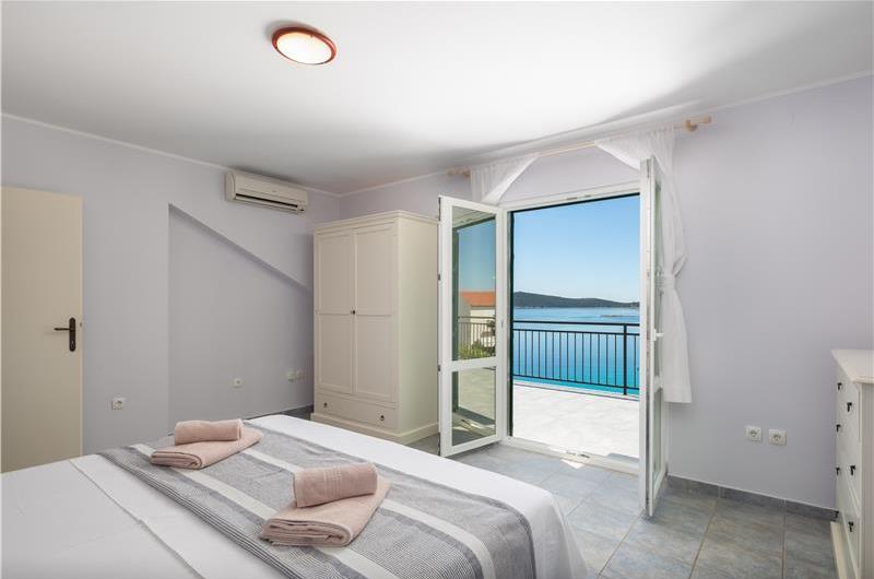 4 Bedroom Villa with Pool in Sevid near Primosten, Sleeps 8