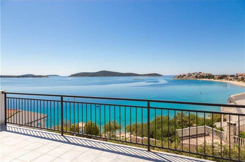 4 Bedroom Villa with Pool in Sevid near Primosten, Sleeps 8