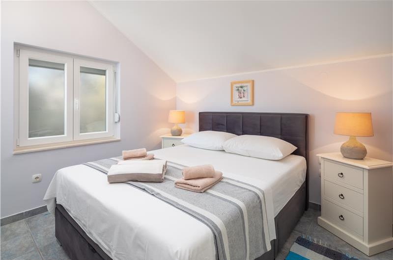 4 Bedroom Villa with Pool in Sevid near Primosten, Sleeps 8