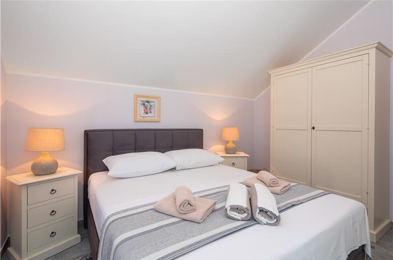 4 Bedroom Villa with Pool in Sevid near Primosten, Sleeps 8