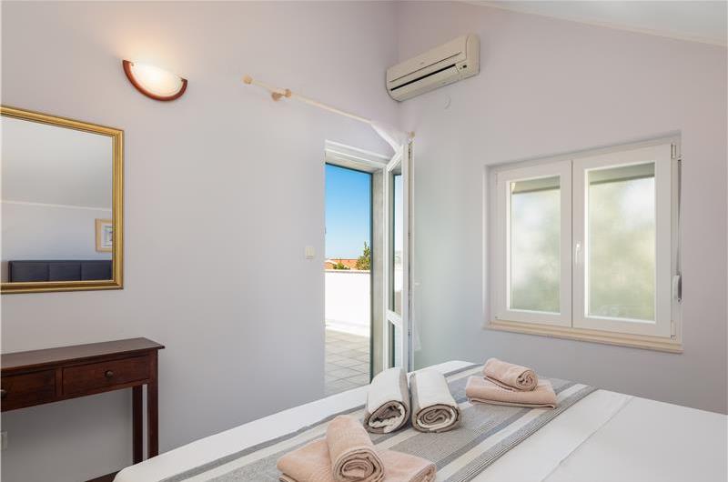 4 Bedroom Villa with Pool in Sevid near Primosten, Sleeps 8