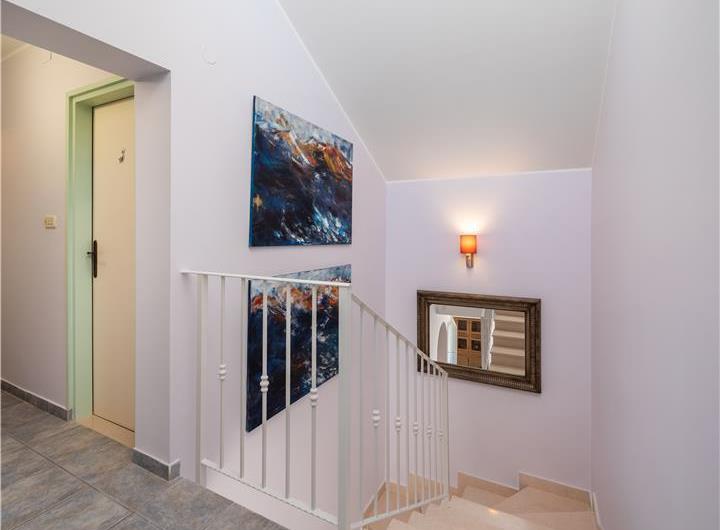 4 Bedroom Villa with Pool in Sevid near Primosten, Sleeps 8