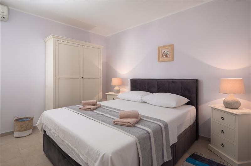 4 Bedroom Villa with Pool in Sevid near Primosten, Sleeps 8