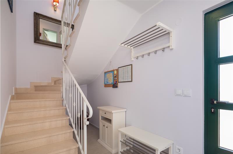 4 Bedroom Villa with Pool in Sevid near Primosten, Sleeps 8