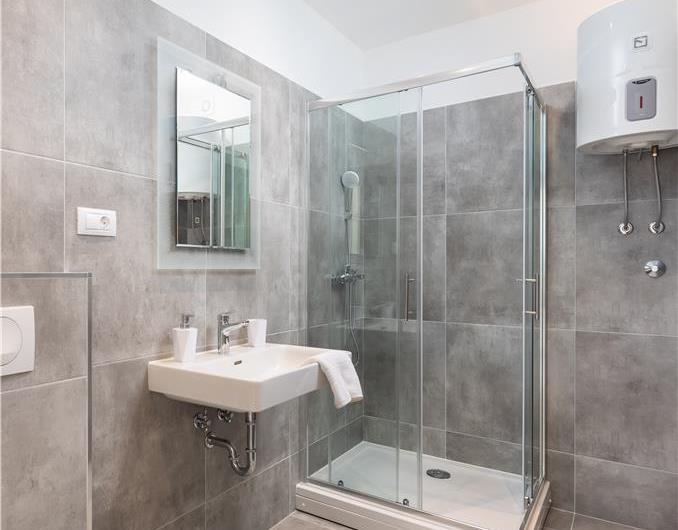 4 Bedroom Villa with Pool in Sevid near Primosten, Sleeps 8