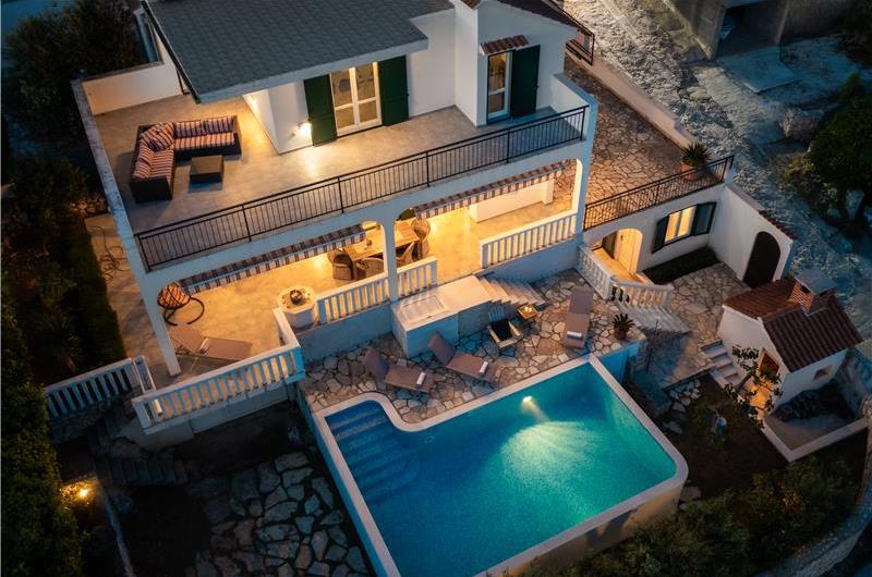 4 Bedroom Villa with Pool in Sevid near Primosten, Sleeps 8