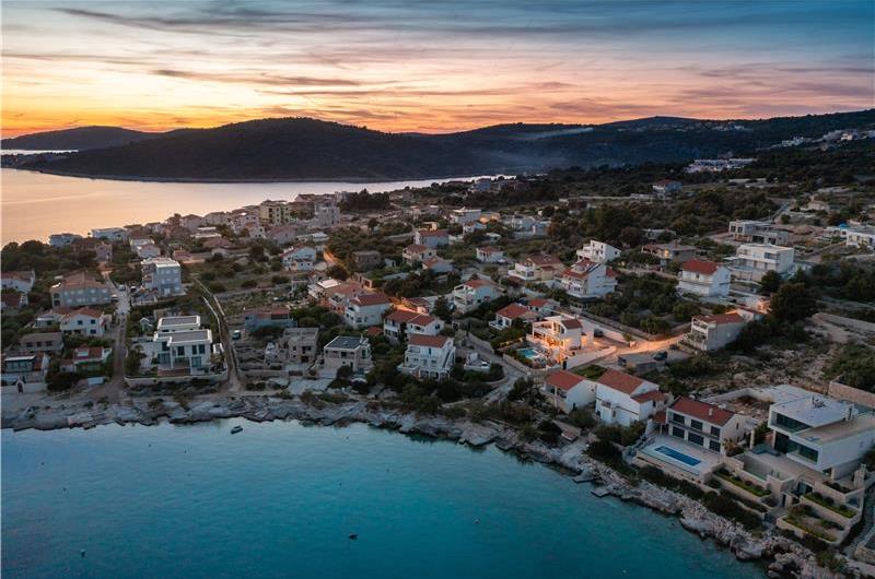 4 Bedroom Villa with Pool in Sevid near Primosten, Sleeps 8