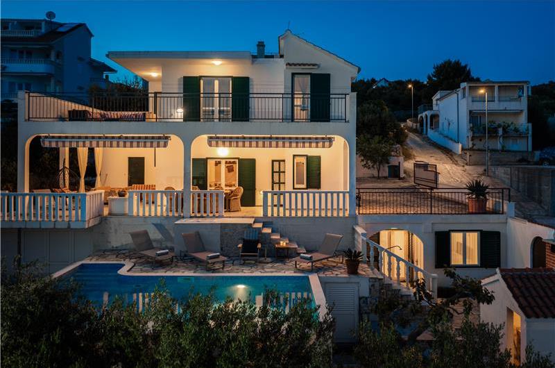 4 Bedroom Villa with Pool in Sevid near Primosten, Sleeps 8