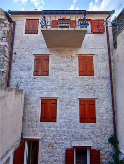 1 bedroom Apartment in Komiza on Vis Island, Sleeps 2-4