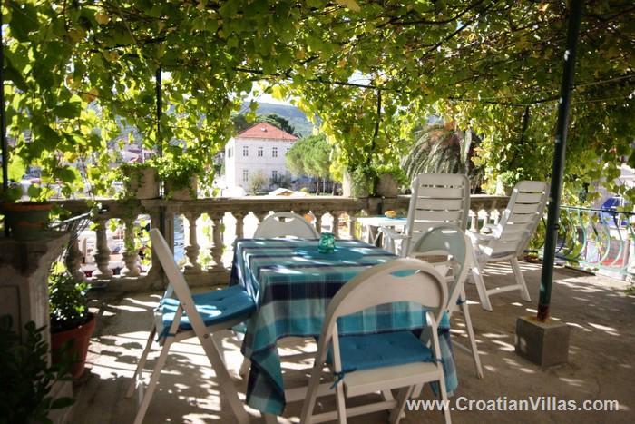 2 bedroom Apartment with terrace on Hvar Island, Sleeps 4-5