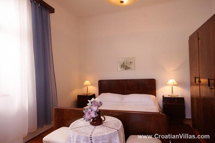 2 bedroom Apartment with terrace on Hvar Island, Sleeps 4-5