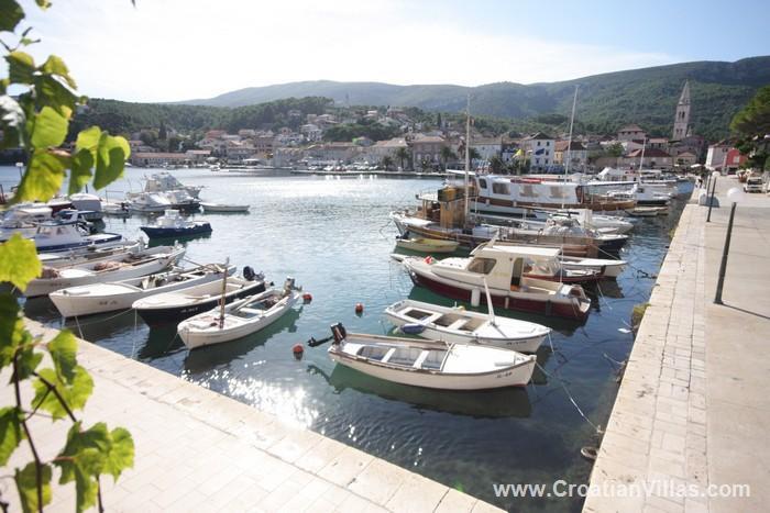 2 bedroom Apartment with terrace on Hvar Island, Sleeps 4-5