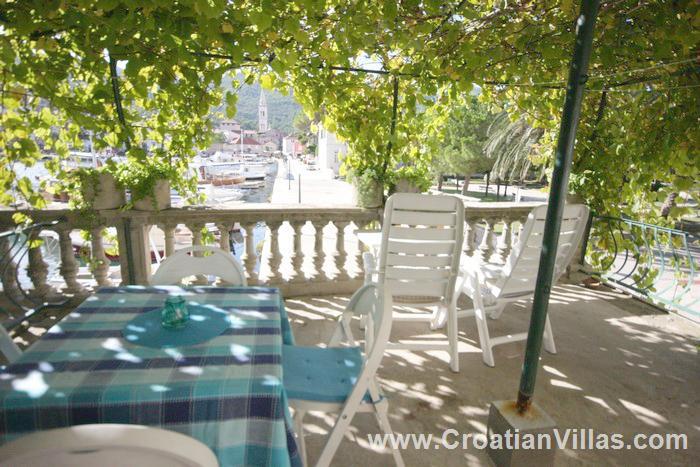 2 bedroom Apartment with terrace on Hvar Island, Sleeps 4-5