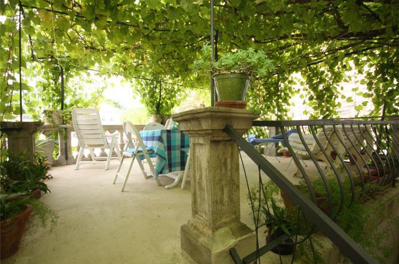 2 bedroom Apartment with terrace on Hvar Island, Sleeps 4-5