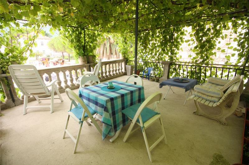2 bedroom Apartment with terrace on Hvar Island, Sleeps 4-5