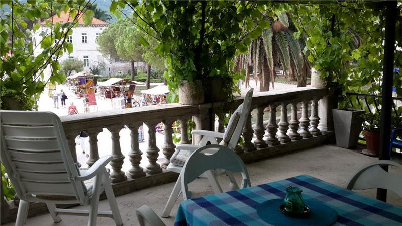 2 bedroom Apartment with terrace on Hvar Island, Sleeps 4-5