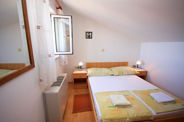 2 Bedroom Apartment in Brela, Sleeps 4-5
