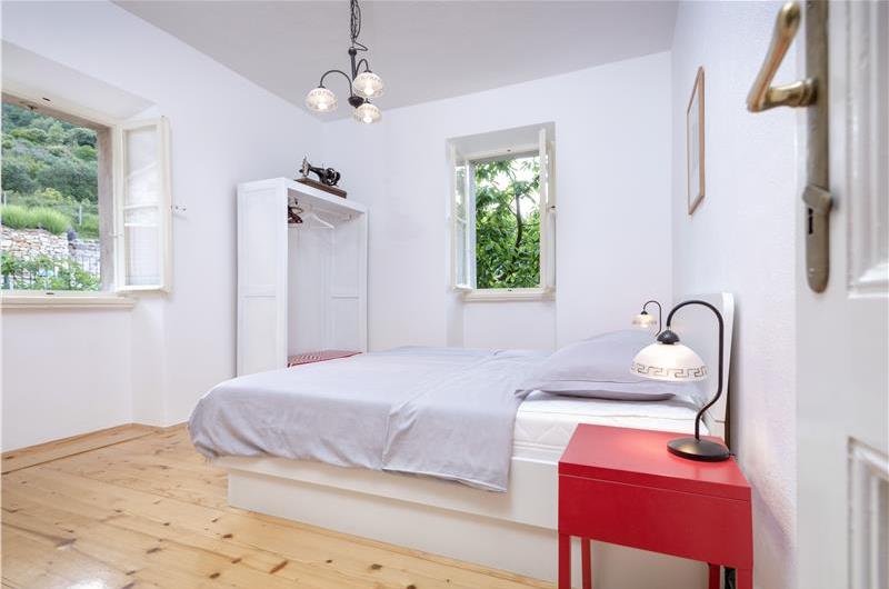 5 bedroom Hvar Island Villa with Pool sleeps 10-14