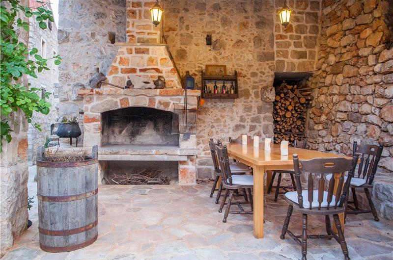5 bedroom Hvar Island Villa with Pool sleeps 10-14