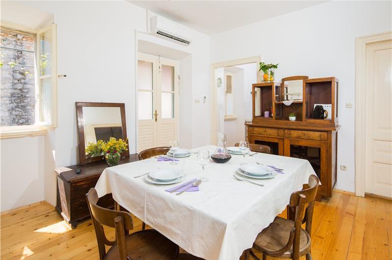 5 bedroom Hvar Island Villa with Pool sleeps 10-14