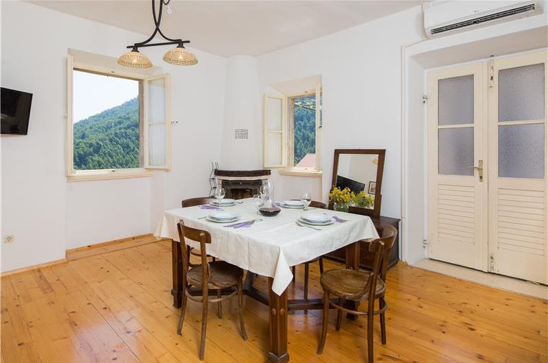 5 bedroom Hvar Island Villa with Pool sleeps 10-14