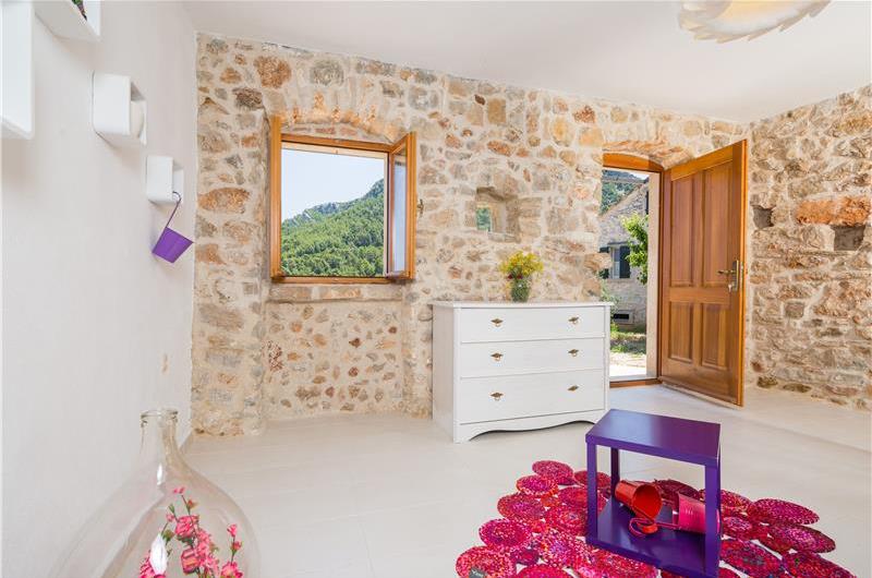 5 bedroom Hvar Island Villa with Pool sleeps 10-14