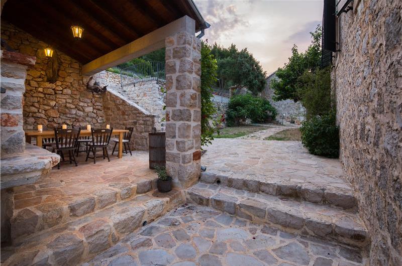 5 bedroom Hvar Island Villa with Pool sleeps 10-14