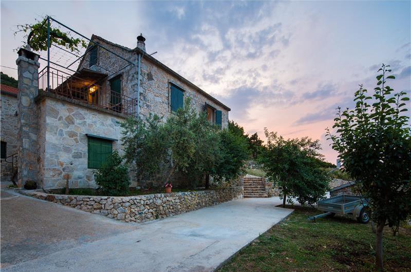 5 bedroom Hvar Island Villa with Pool sleeps 10-14