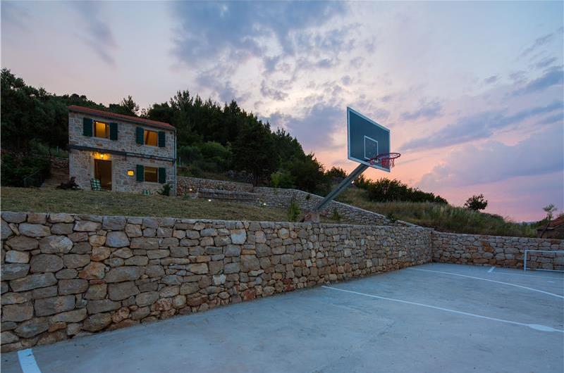 5 bedroom Hvar Island Villa with Pool sleeps 10-14