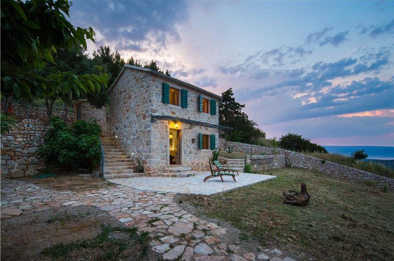 5 bedroom Hvar Island Villa with Pool sleeps 10-14