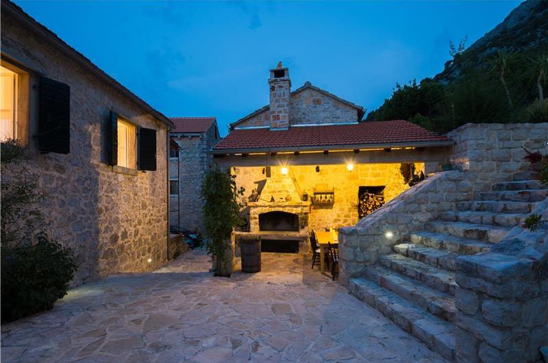 5 bedroom Hvar Island Villa with Pool sleeps 10-14