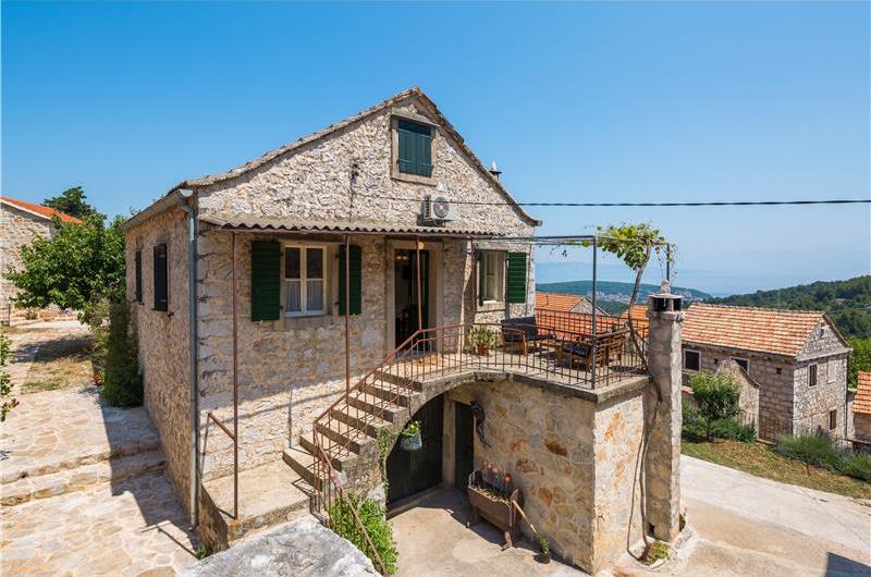 5 bedroom Hvar Island Villa with Pool sleeps 10-14