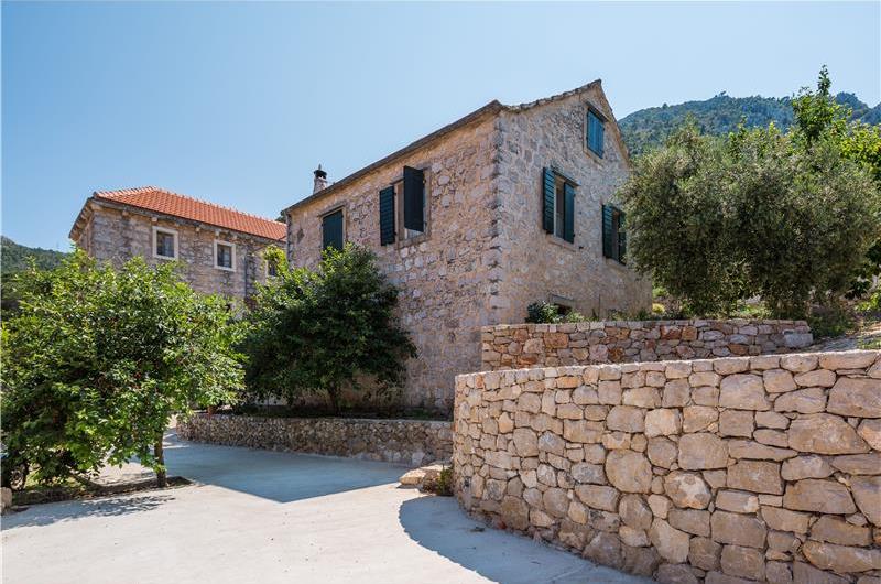 5 bedroom Hvar Island Villa with Pool sleeps 10-14